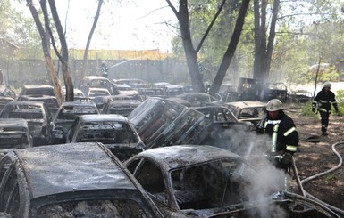 В Киеве на стоянке сгорели 54 машины