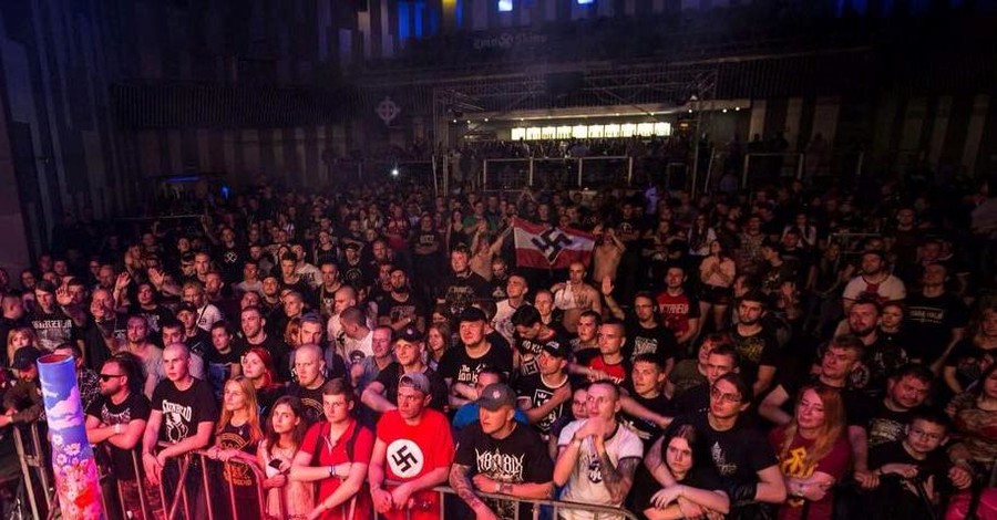 Полиция начала уголовное производство по факту использования нацистской символики на концерте