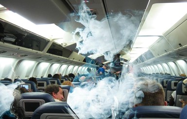 В России срочно посадили самолет из-за курящего пассажира