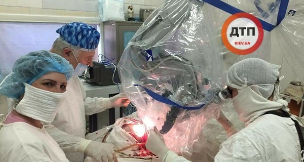 Киевлянину вставили нож в голову по рукоятку, но медики его спасли