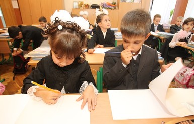 Вступили в силу новые правила приема в первый класс: жеребьевка и перевод в другую школу