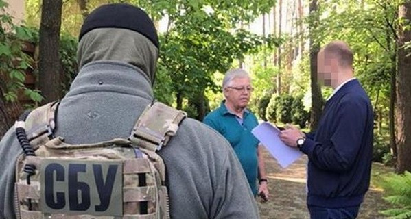 СБУ провела обыски у Симоненко и нашла пистолет с глушителем