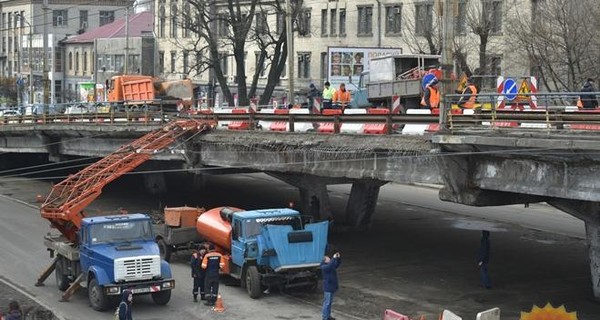 Киевляне требуют разработать новый проект по реконструкции Шулявского моста