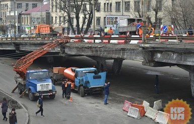 Киевляне требуют разработать новый проект по реконструкции Шулявского моста