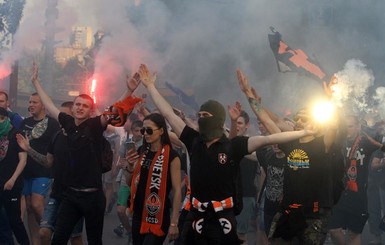В Днепре произошла стычка между футбольными фанатами и полицией