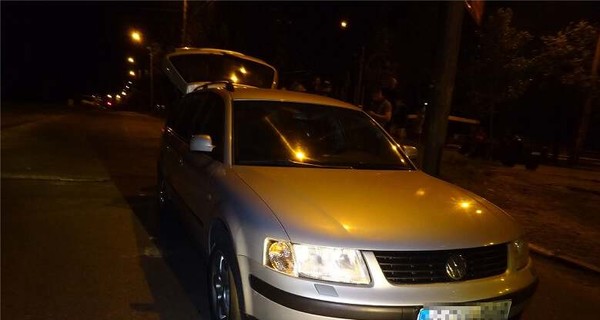 В Киеве 18-летний парень избил полицейского битой
