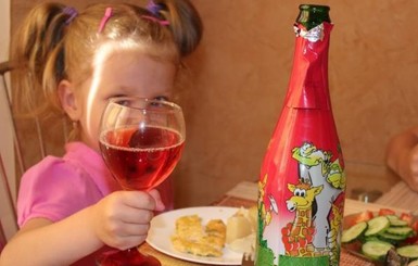 В Литве предложили запретить торговать детским шампанским