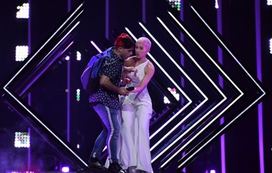 Евровидение-2018: у певицы отобрали микрофон во время номера