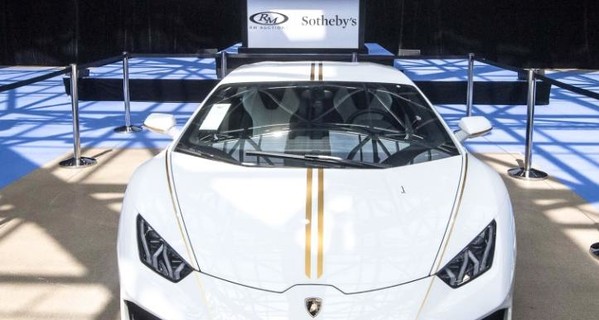 Папа Римский выставил на аукцион свой Lamborghini