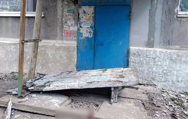 Четверых детей прибило бетонной плитой в Доброполье