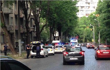 Во Львове участник ДТП напал с ножом на полицейскую 
