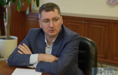 Грановский лично привел Ликарчука в отдел кадров фискальной службы, - журналист