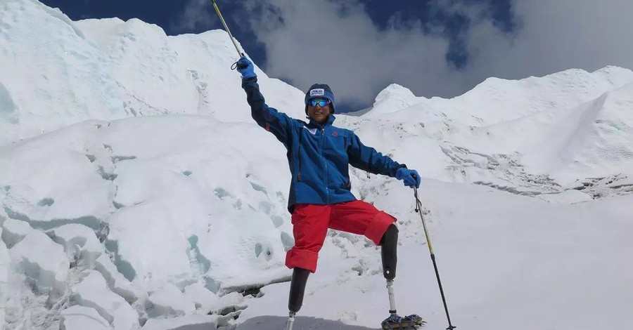 70-летний китаец с ампутированными ногами покорил вершину Эвереста 