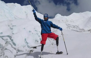 70-летний китаец с ампутированными ногами покорил вершину Эвереста 