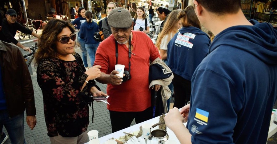 Украинские студенты привезли в Брюссель блюда времен Голодомора