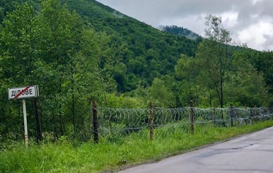 На Закарпатье границу с Румынией обносят колючей проволокой