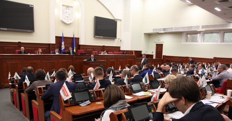Пять решений Киевсовета: запрет на фейерверки и полиэтиленовые пакеты