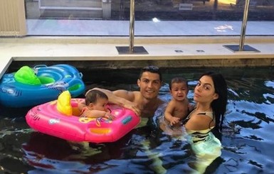 Семейное фото Роналду набрало 6 миллионов лайков