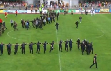 Полиция задержала 26 человек во время драки на матче в Черкассах