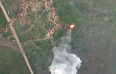 Украинские бойцы опубликовали видео уничтожения бронемашины врага на Донбассе