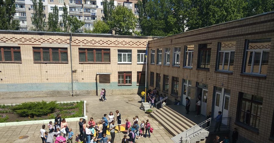 После распыления газа в школе Николаева 2 детей в реанимации