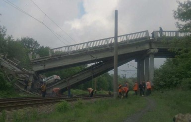 Разрушенный мост на Луганск, взрывы и бои под Горловкой: ситуация на Донбассе накаляется