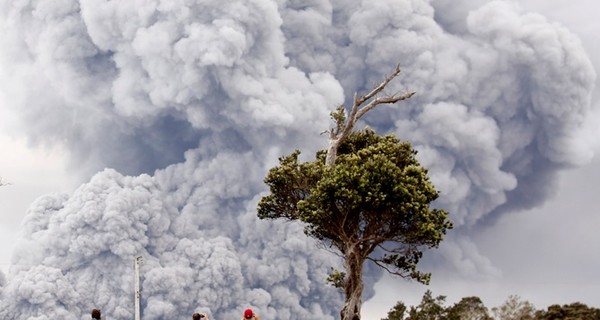 Извержение вулкана на Гавайях: потоки лавы достигли Тихого океана