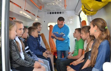 Неизвестным веществом в Николаеве отравились 39 школьников