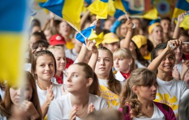 Лишь пятая часть украинской молодежи верит в будущее в Украине
