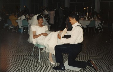 Мишель Обама показала архивное фото со свадьбы