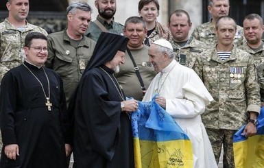 Украинские военные пришли в гости к Папе Римскому