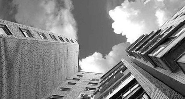 В Житомире студент прыгнул с крыши 14-этажного дома