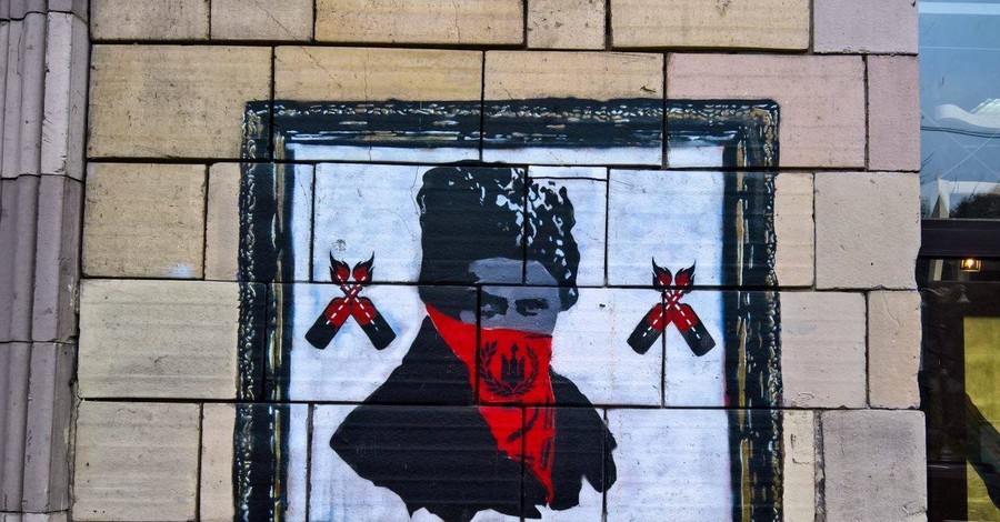 На Грушевского снова разрисовали граффити времен Майдана