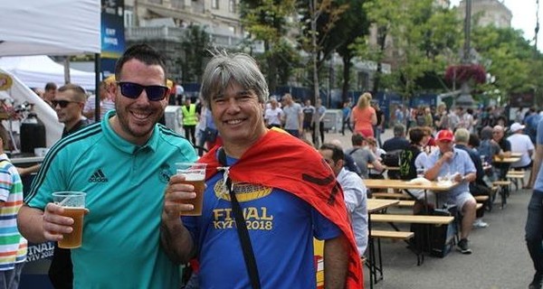 Пиво по 80 гривен, бургеры по 130: Киев накануне Финала Лиги Чемпионов