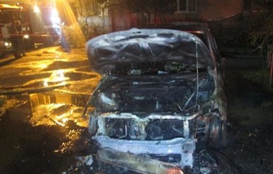 В Ужгороде сожгли машину сотрудника прокуратуры