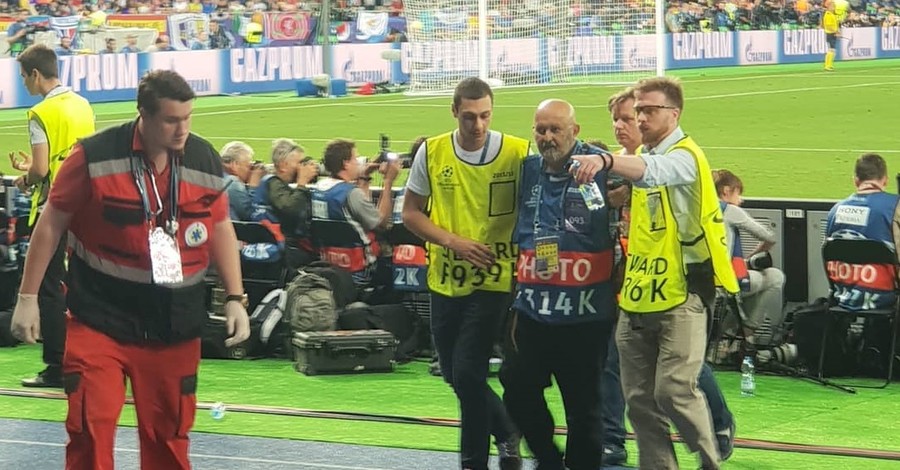 Лига чемпионов в Киеве: фотограф потерял сознание во время игры