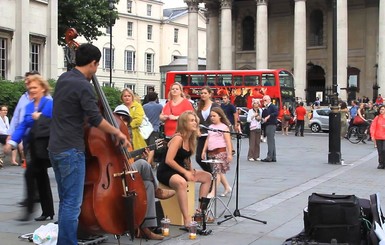 В Лондоне уличным музыкантам будут платить банковской картой