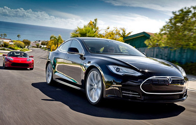 В США электрокар Tesla на автопилоте протаранил полицейский автомобиль