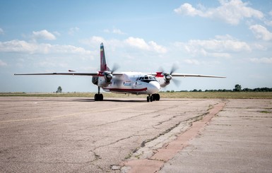 В Украину самолетом доставили детей, пострадавших в белорусском ДТП