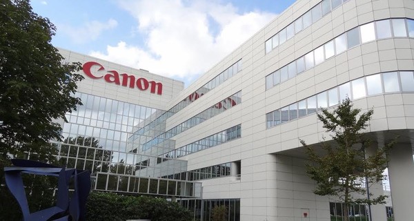 Компания Canon прекратила продажу пленочных фотокамер