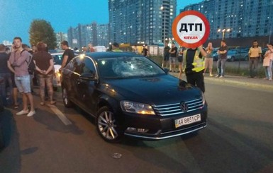 СМИ: машина из кортежа Порошенко сбила 13-летнего велосипедиста