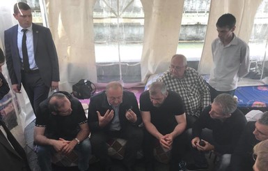 Президент Грузии посетил палатку протестующих в центре Тбилиси