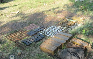На Луганщине нашли тайник с минами и гранатами