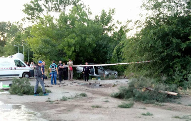 В Запорожье иномарка насмерть сбила женщину с ребенком, гулявших по тротуару