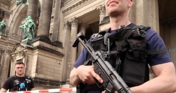Полиция выстрелила в посетителя Берлинского собора