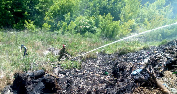 На Полтавщине шестые сутки тушат свалку, а на Львовщине бунтуют против полигона