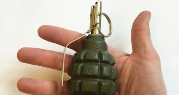 На Донбассе неизвестные бросили гранату во двор проукраинского активиста