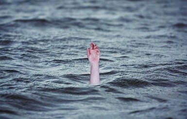 В Ровенской области 12-летняя школьница утонула, спасая младшую подругу