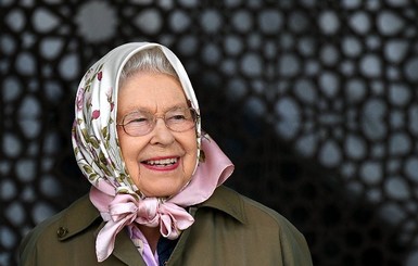 Букингемский дворец признался: королеве Великобритании тайно сделали операцию 