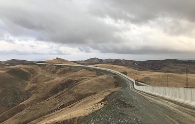 Турция завершила строительство 764-километровой стены на границе с Сирией